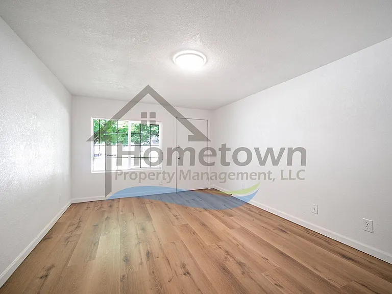 104 E 15th Ave — Photo 6