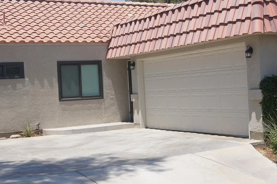 2 bed, 1337 sqft, $6,000 — Photo 1
