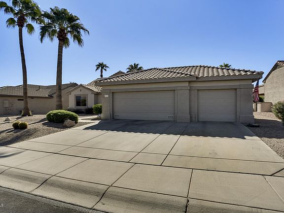 3rd image of 15531 W Oakridge Ct