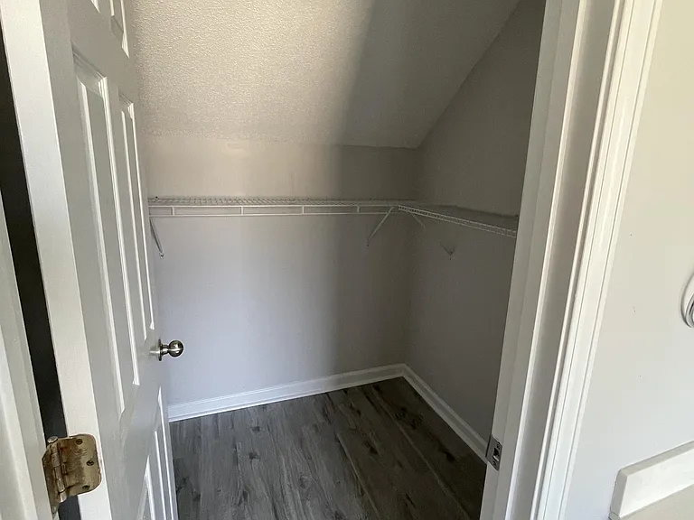 2704 Holmes Ct N — Photo 8