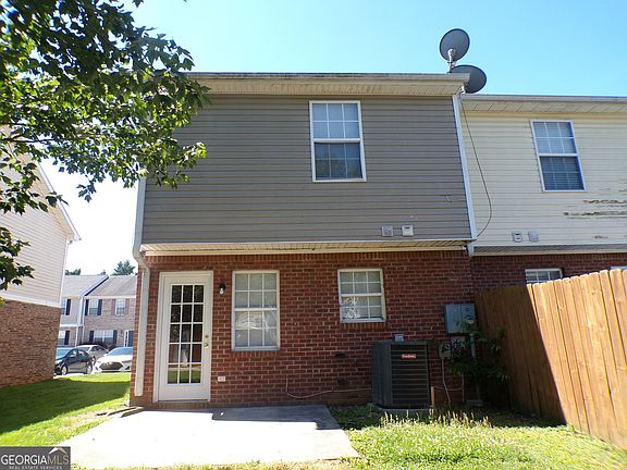 2nd image of 28 Princeton Place Dr