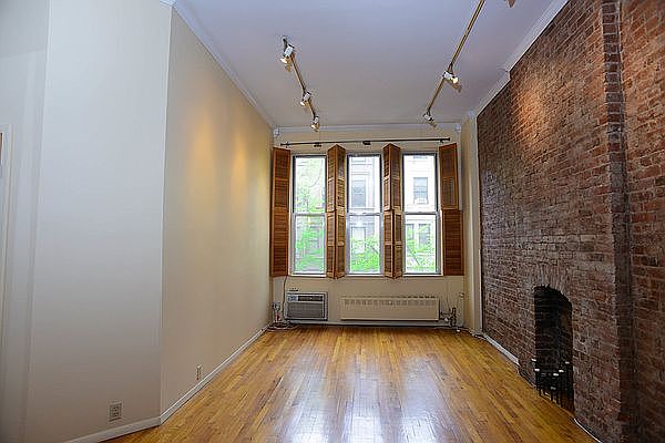 1st image of 140 E 74th St #3B