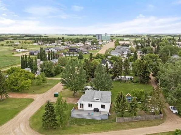 417 E Hanson St, Bawlf, AB T0B 2K0