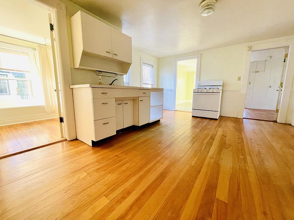 Spacious kitchen/dining room