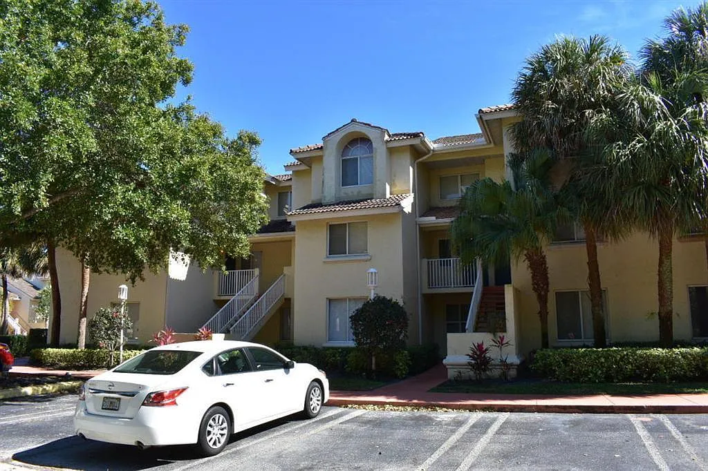 2 bed, 1.0 bath, 850 sqft, $1,900 — Photo 1