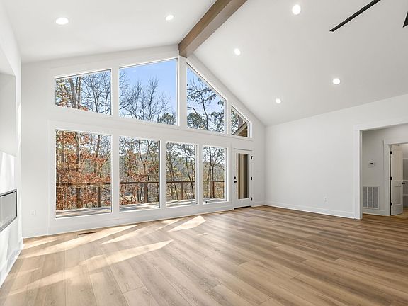 3rd image of 80 Stone Cir