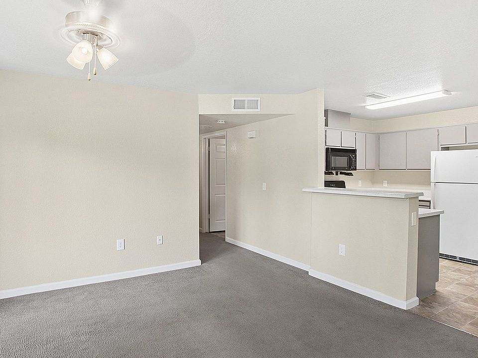 Living Room | Canyon Springs