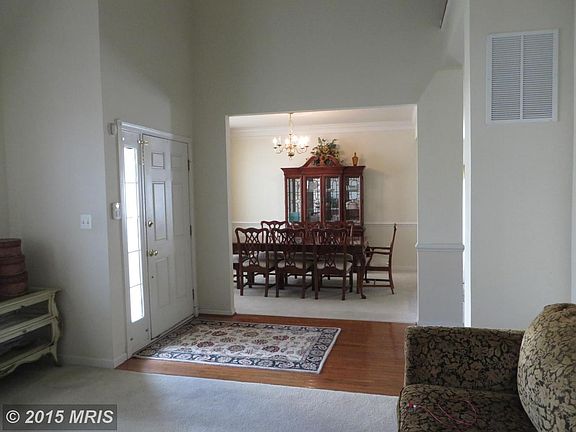 HARDWOOD FLOOR ENTRY FOYER