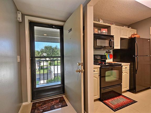 3rd image of 34 Plantation Dr APT 204