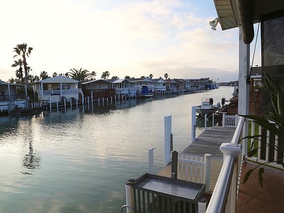 4th image of 372 Sand Dollar Dr