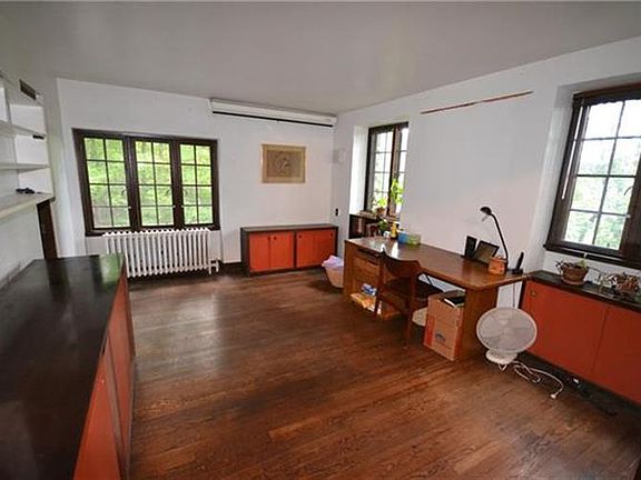 5th image of 457 N Lake Blvd