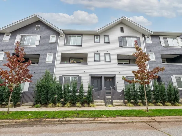 15489 99a Ave #40, Surrey, BC V3R 7N1