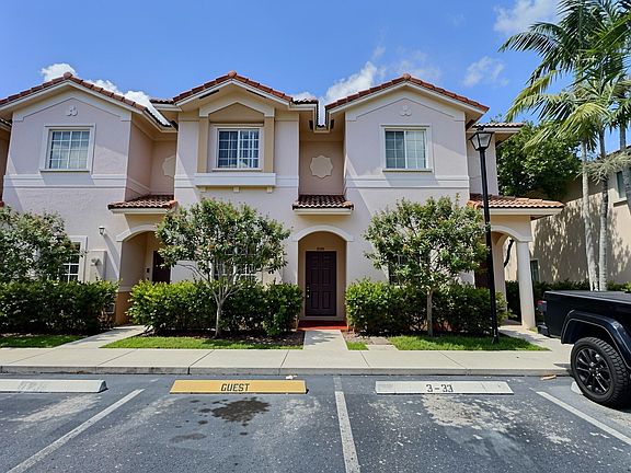 2nd image of 8833 S Isles Cir #8833
