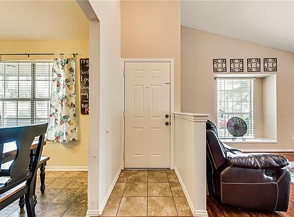 3rd image of 220 Crooked Ln