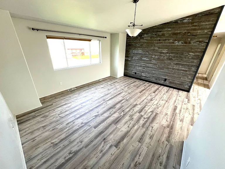 803 E Groschell St — Photo 13