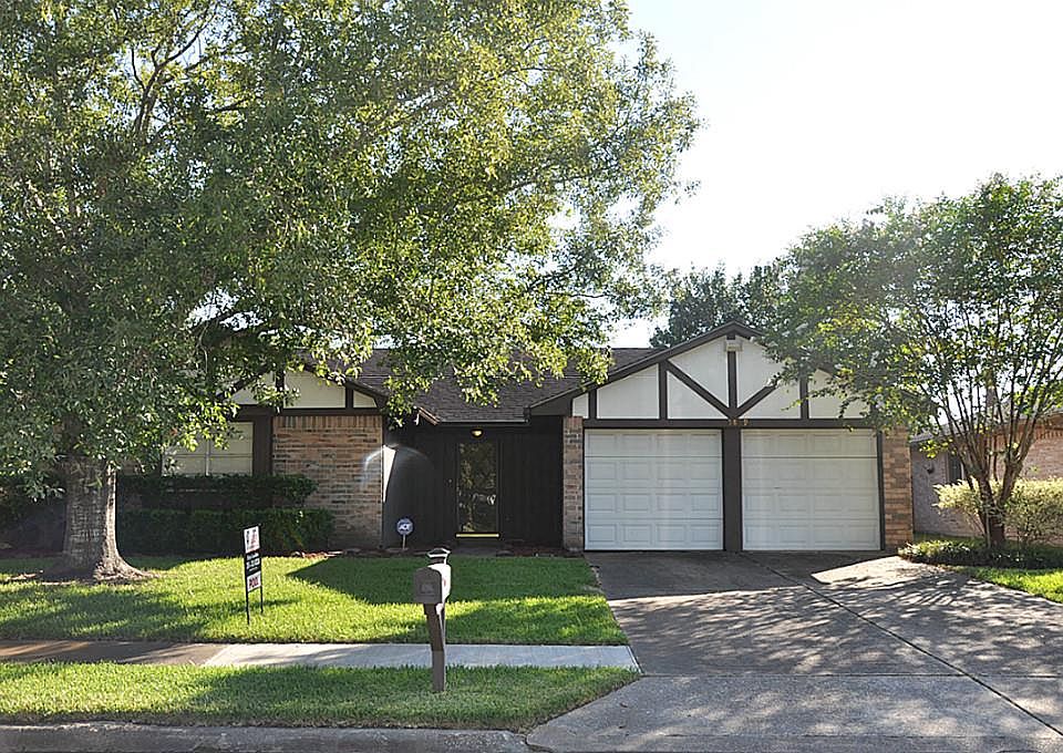 1st image of 15819 Thistledew Dr