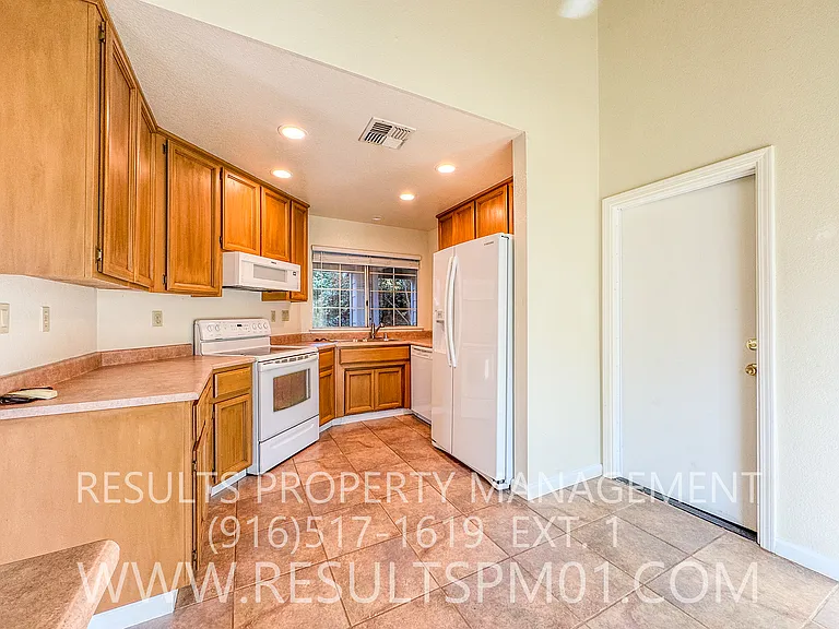 3546 Willard Way — Photo 25