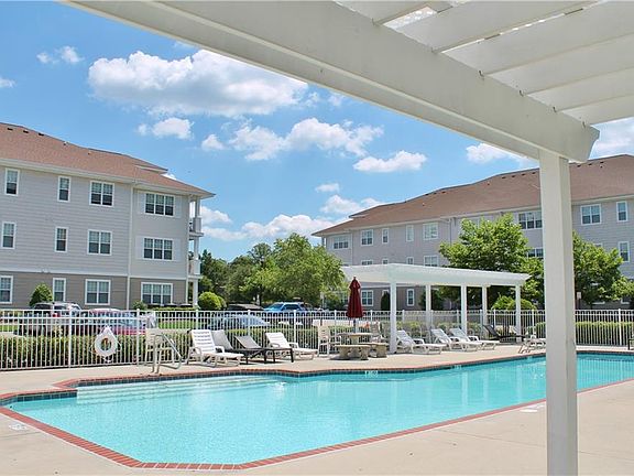2nd image of 900 Southmoor Dr Unit 102