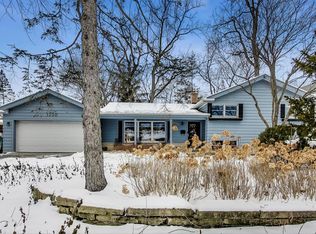 1200 Wendy Dr, Northbrook, IL