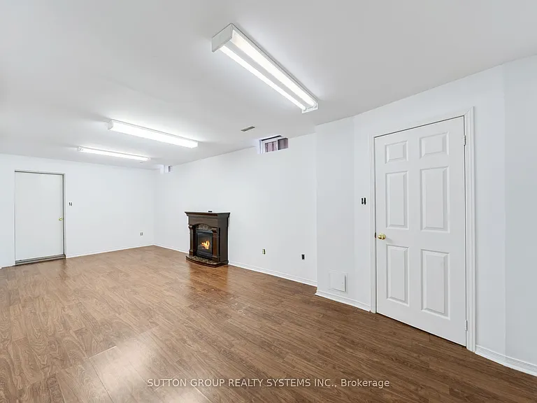 56 Ballard Cres #LOWER — Photo 18