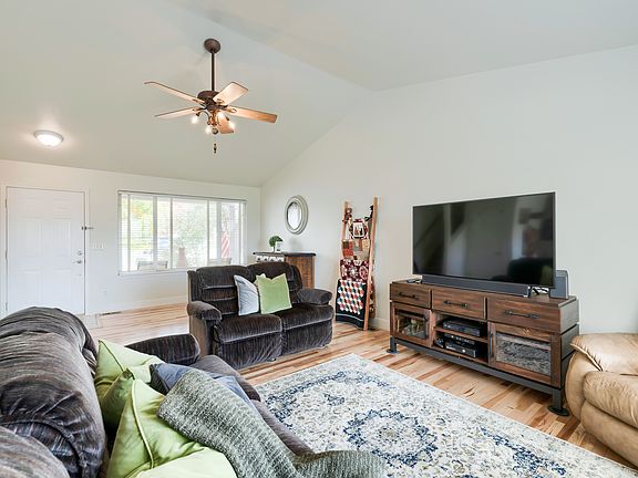 B2 - Living Room 5.jpg