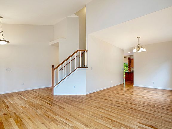 4th image of 2515 248th Pl NE