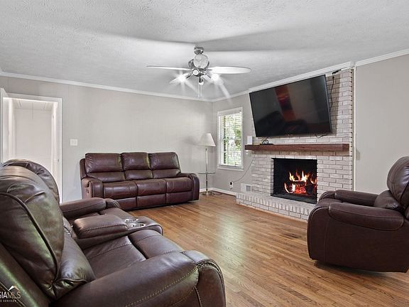 5th image of 4063 Donna Ln