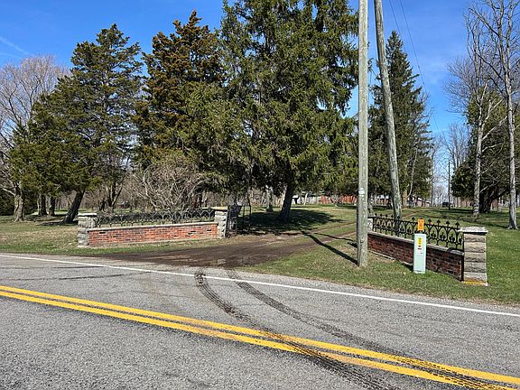 2nd image of 17785 Hengstler Rd