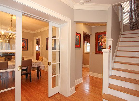 3rd image of 827 N Oak Park Ave