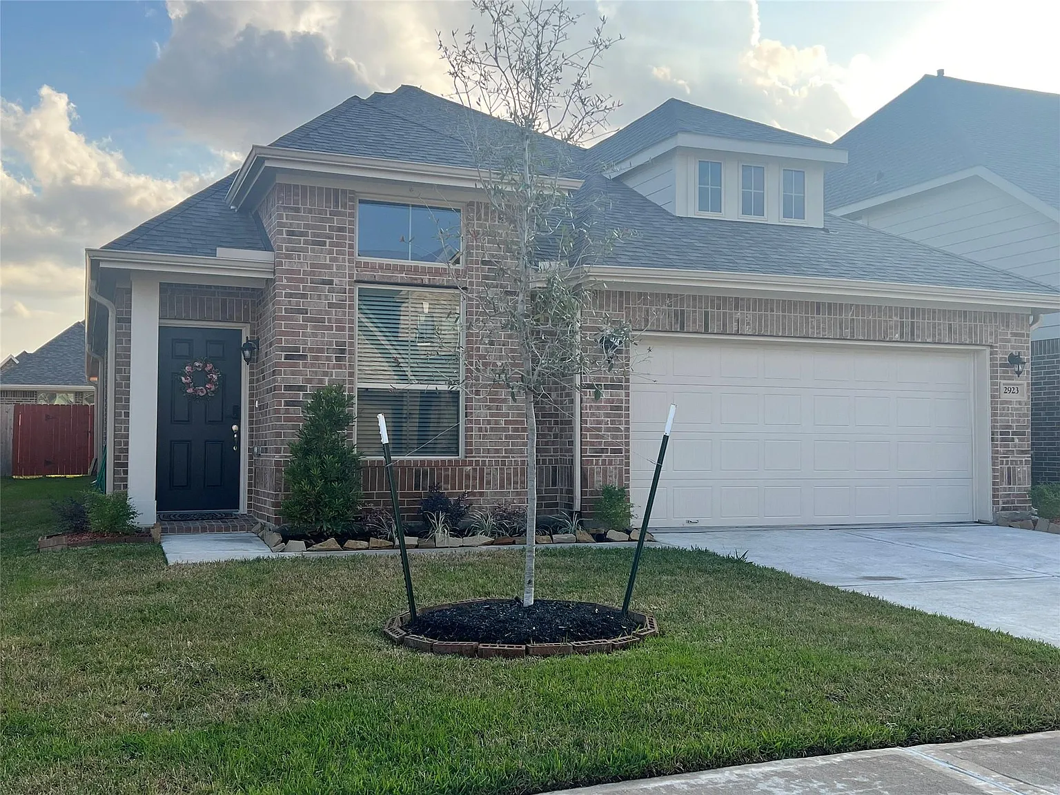 4 bed, 2.0 bath, 1787 sqft, $2,200 — Photo 1