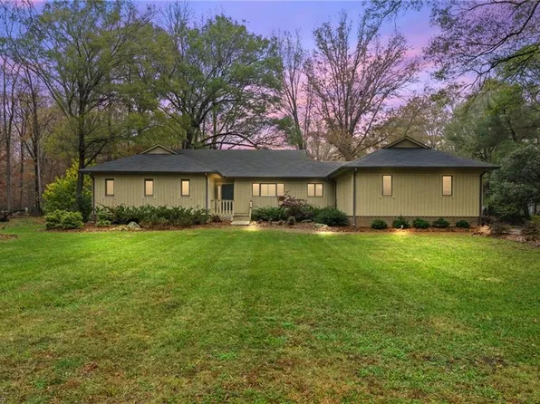 402 Dorado Ct, High Point, NC 27265