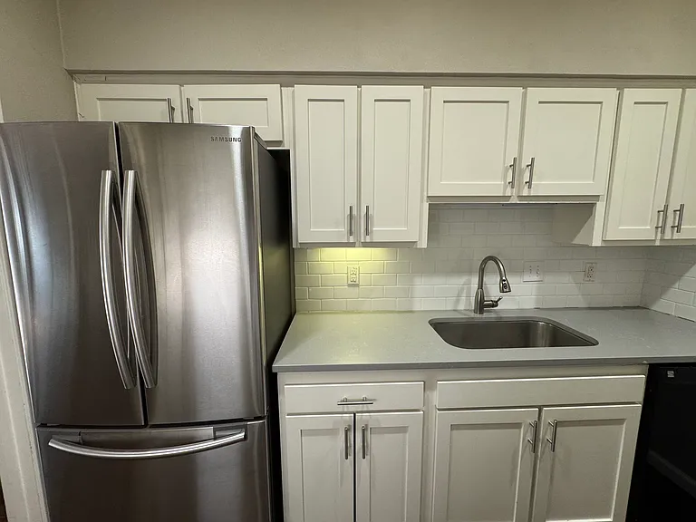 7424 W Northwest Hwy #6 — Photo 5