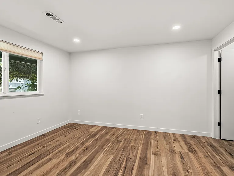 Talent Parkside Apartments — Photo 56