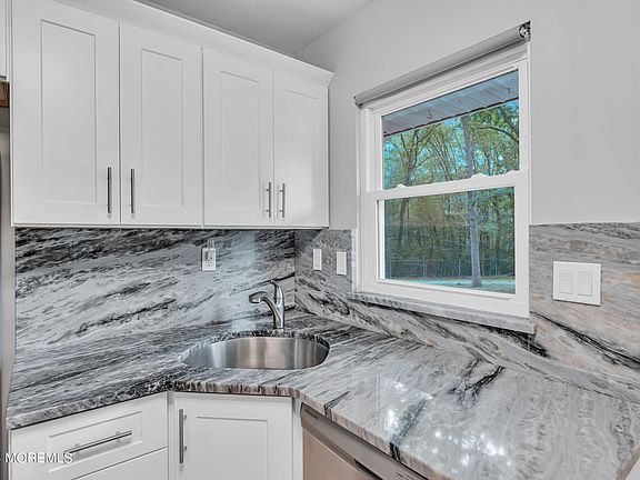 5th image of 72A Dorchester Drive