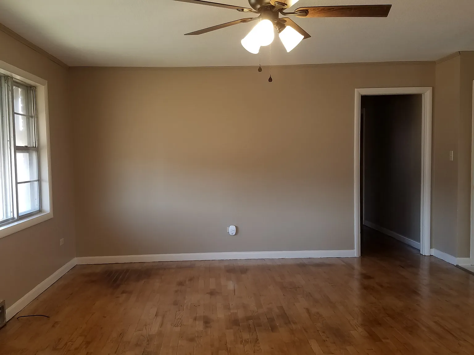 3 bed, 1.5 bath, 1322 sqft, $1,130 — Photo 4