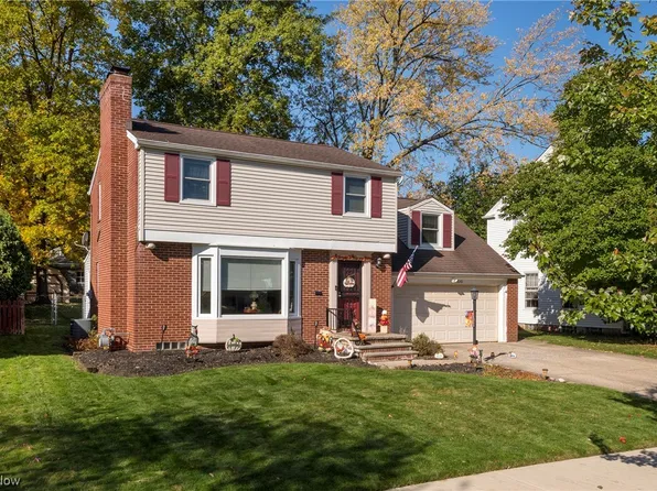 5840 Royal Parkway Dr, Cleveland, OH 44130