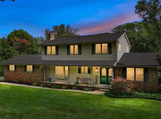 6025 Venice Dr, Commerce Township, MI 48382
