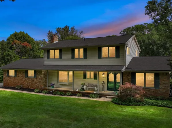 6025 Venice Dr, Commerce Township, MI 48382