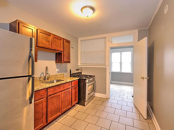 3rd image of 7842 S Oglesby Ave