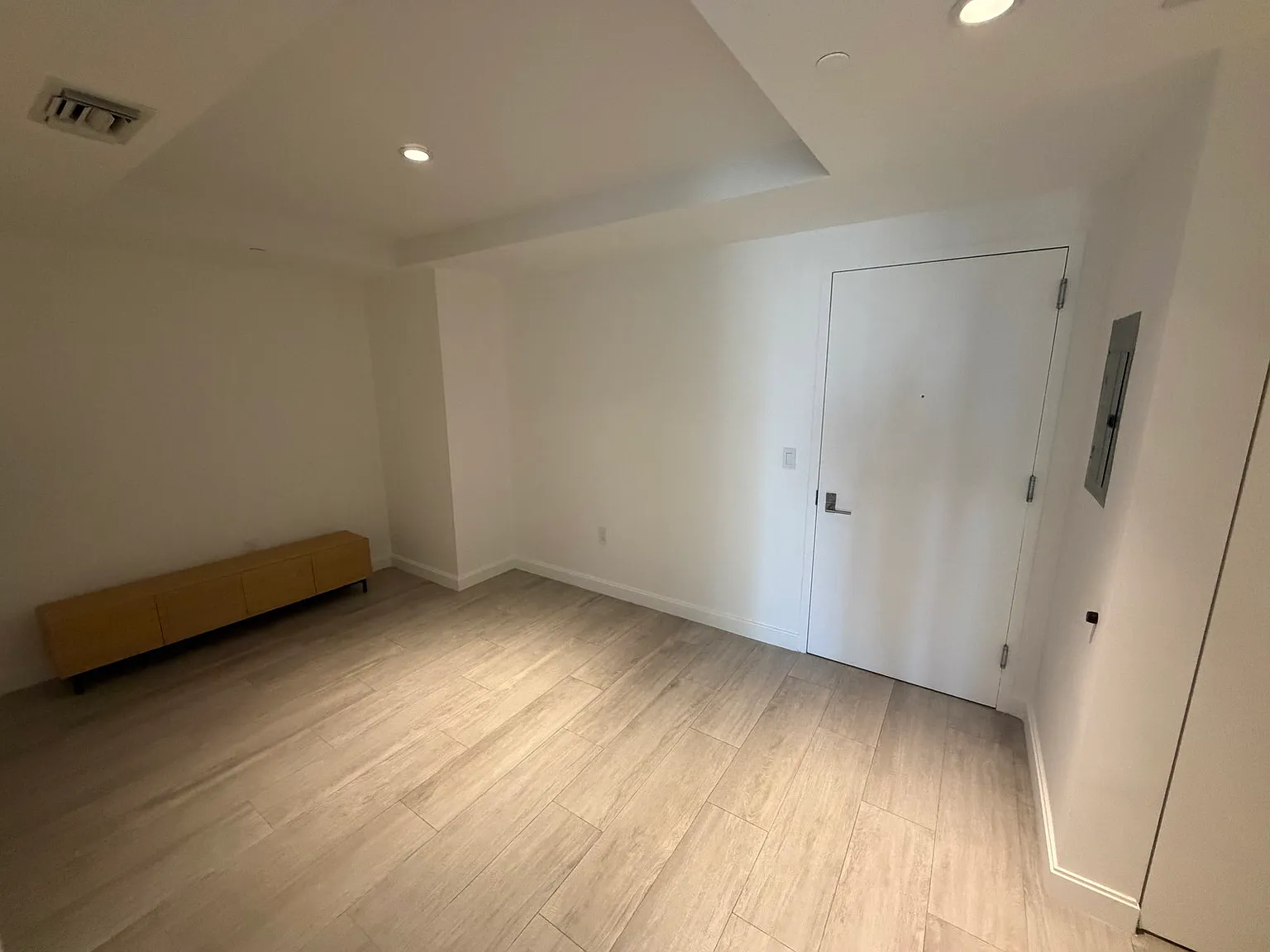 1 bed, 2.0 bath, 843 sqft, $3,850 — Photo 4
