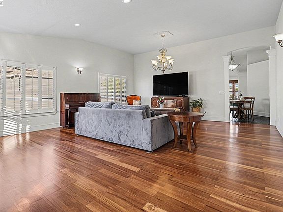 3rd image of 19554 Alana Rd