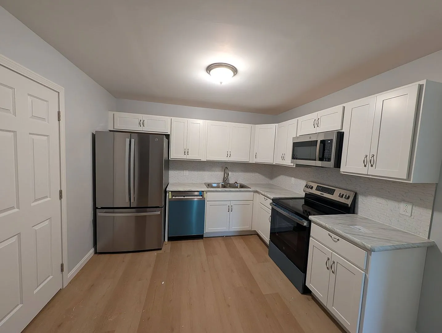 Brand New Construction 3 Bedroom 2 Bath all on 1st floor — Photo 3