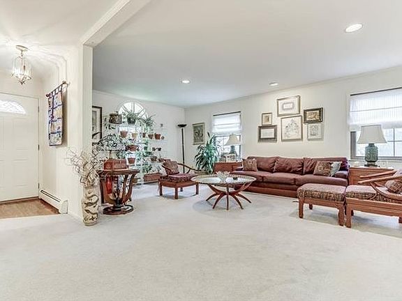 5th image of 55 Somerset Dr