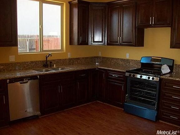 5th image of 1628 Oak Park Dr