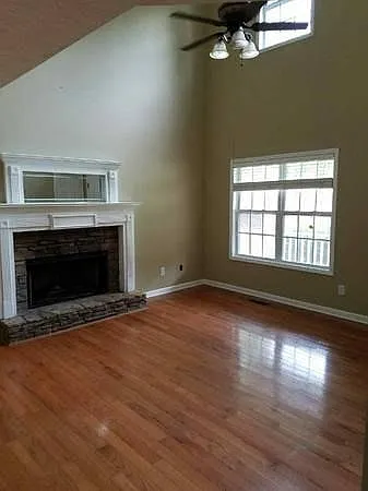 4 bed, 3.5 bath, 2200 sqft, $2,500 — Photo 4