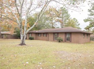 305 Rena Dr, Hartford, AL 36344