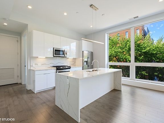5th image of 2353 W Wabansia Ave #202