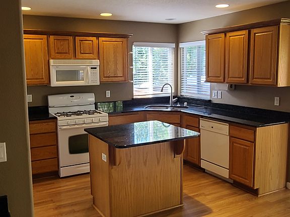2nd image of 5104 NE 68th Ave