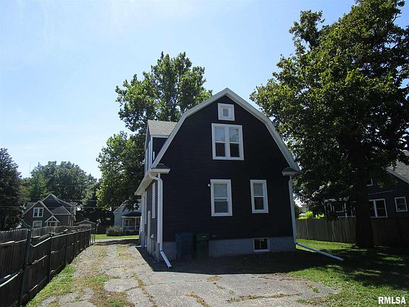 4th image of 1551 Summit St