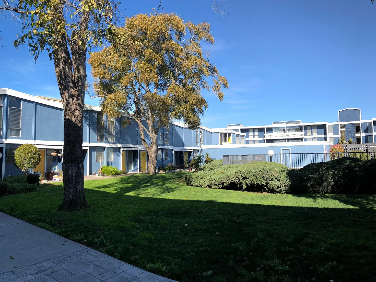 Otis Terrace Apartments — Photo 4